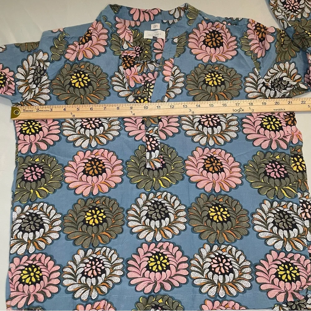Ann Taylor Women's Top, size S, Split‎ Neck, Blue Floral, Softened Collection - Picture 12 of 14